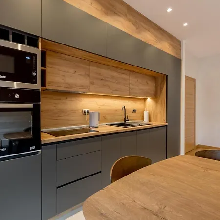 Athos Square Apartments 波德戈里察 外观 照片