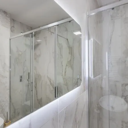 Athos Square Apartments 波德戈里察 外观 照片