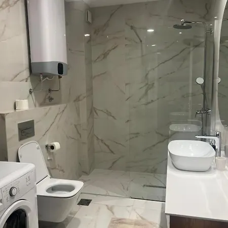 Athos Square Apartments 波德戈里察 外观 照片