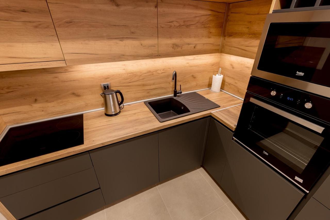 Athos Square Apartment *