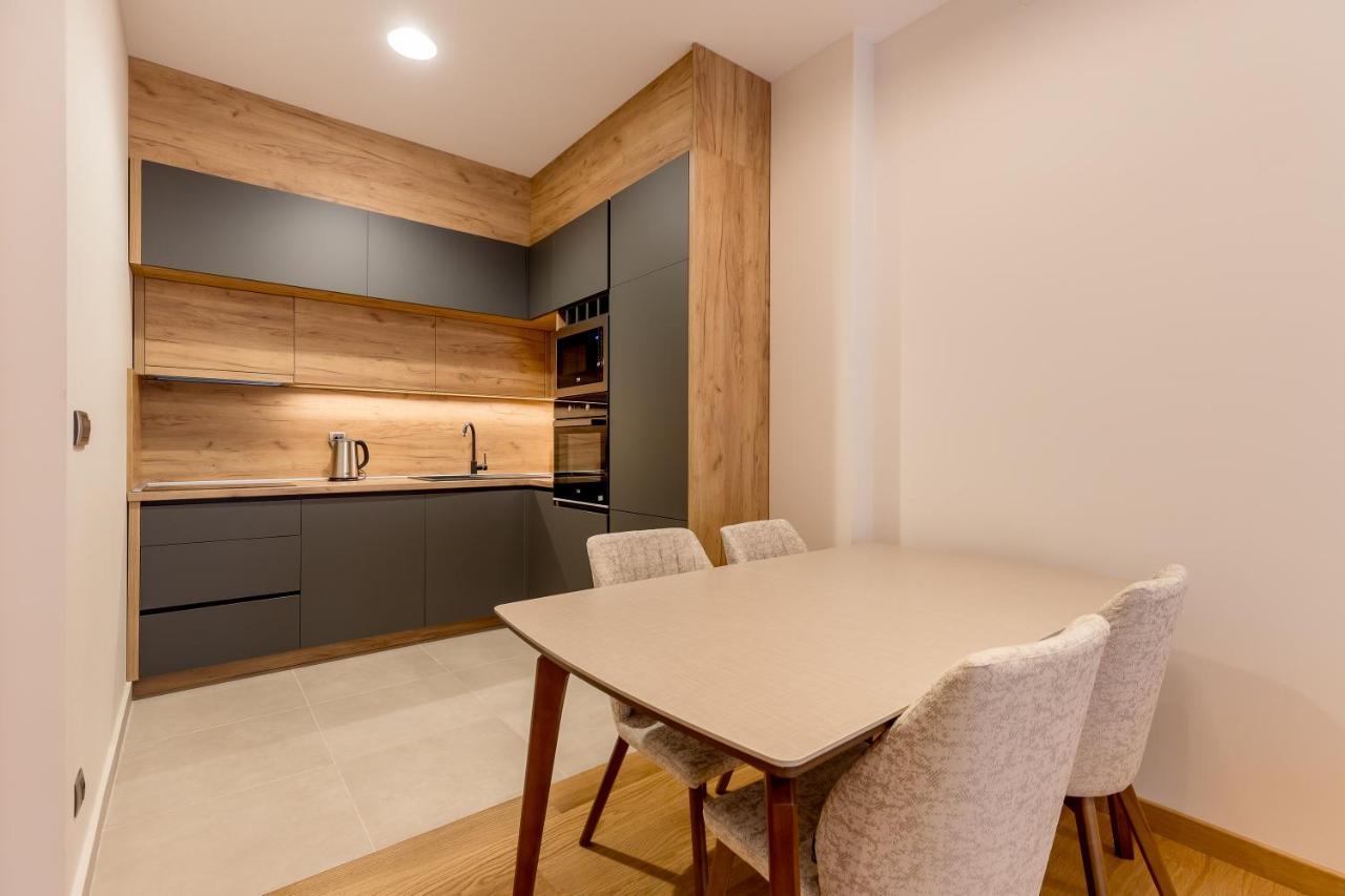 Athos Square Apartment *