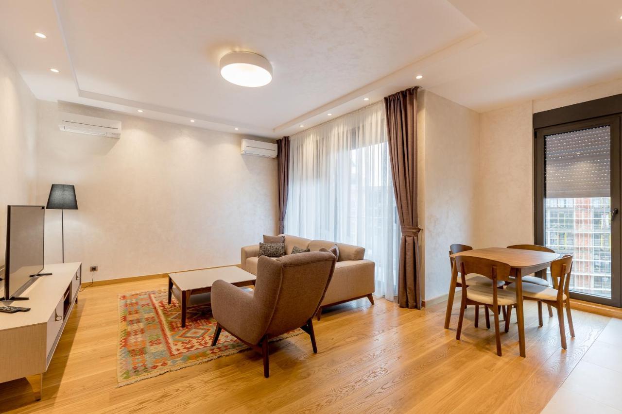 Athos Square Apartment *