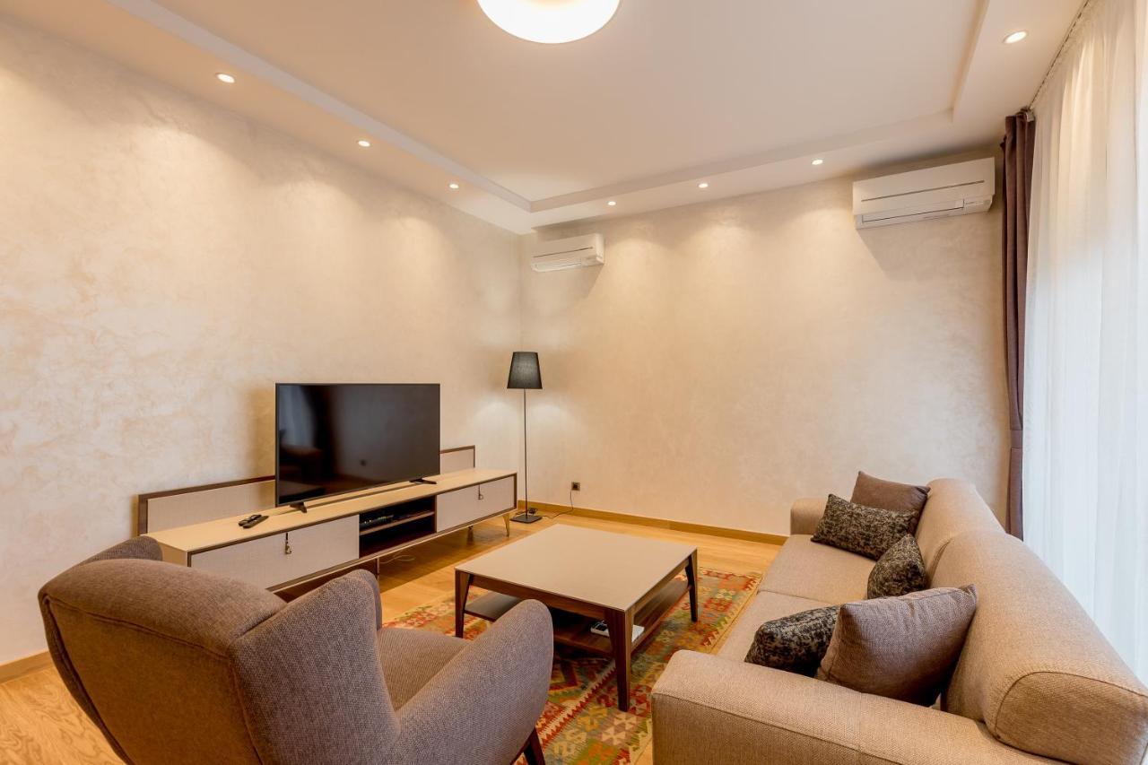 Athos Square Apartment