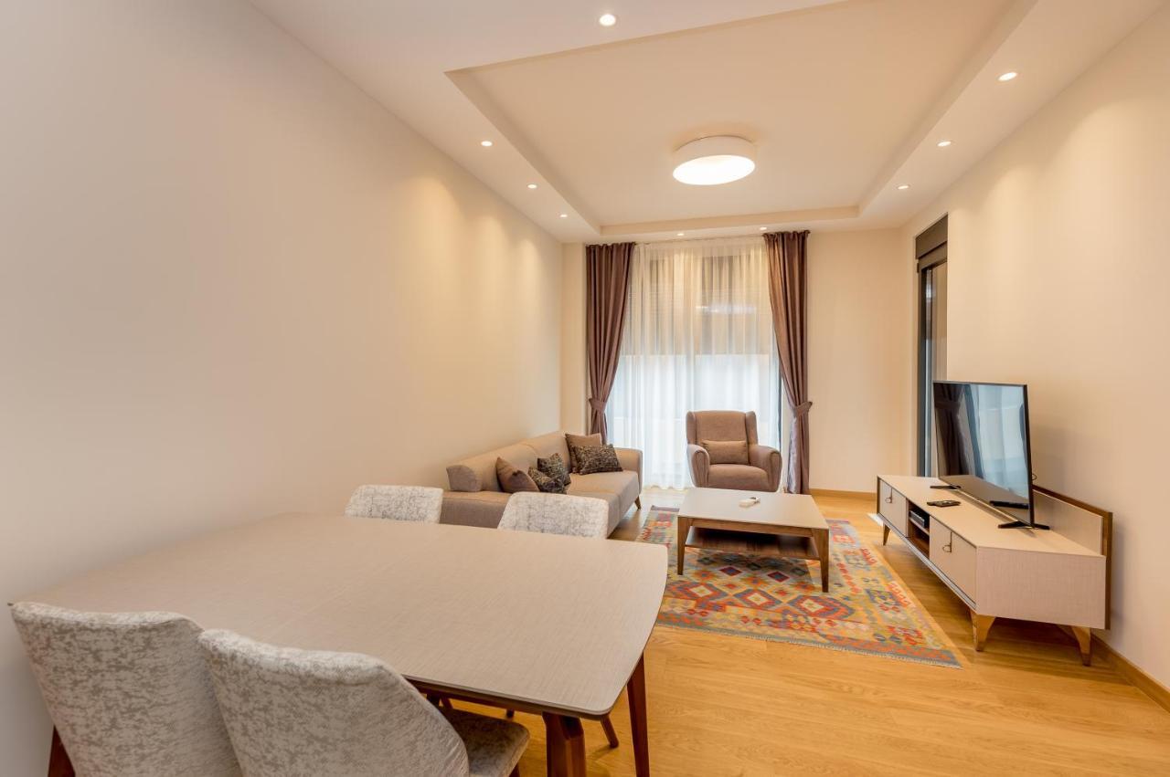Athos Square Apartment